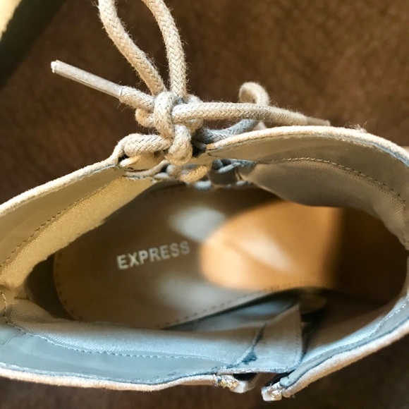 Express tan side tie booties - Picture 5 of 5